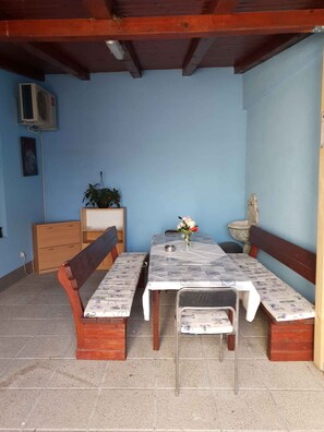 Outdoor dining - Holiday apartment mit Meerblick und Klimaanlage (Jadranovo)