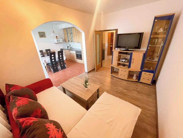 TV - Holiday apartment with sea view and air conditioning (Jadranovo)