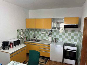 Fridge, stovetop, dishwasher, toaster