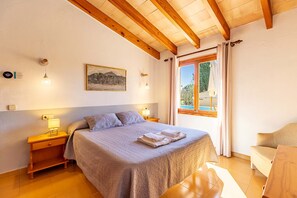 4 bedrooms, in-room safe, iron/ironing board, free WiFi - Villa for 7 people in the countryside of Pollensa. It offers a private pool and bbq. Near the sea. (Pollensa)