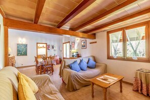 Una televisión, un reproductor de DVD