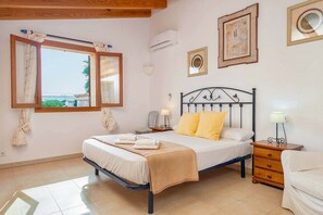 3 bedrooms, in-room safe, iron/ironing board, free WiFi