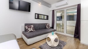 Habitación, 1 habitación, balcón, vistas a la ciudad | Interior