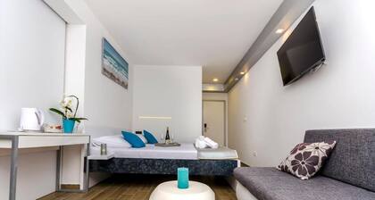 Room-all Saints Suites B&b Kastela