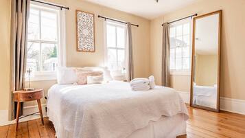 2 bedrooms, iron/ironing board, travel cot, WiFi