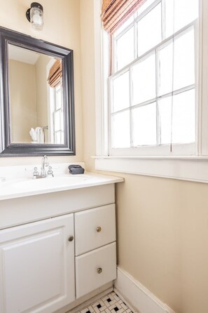 Bruser, hårtørrer, håndklæder