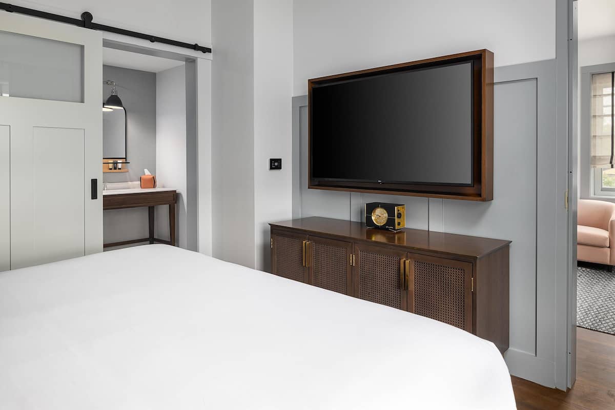Premium bedding, minibar, in-room safe, laptop workspace