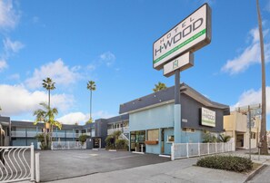 Exterior - Hotel H-Wood (Los Angeles)