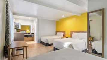 Basic Triple Room | Desk, laptop workspace, free WiFi, bed sheets