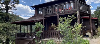 Brown Cabin: Rustic Mountain Home w/Views