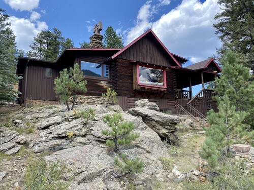 SALE! Brown Cabin: Charming Mountain House w/Views