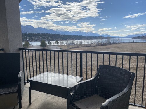 Top floor condo on Lake Windermere with spectacular lake and Mountain View’s