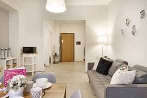 TV - Carignano Design Apartment 9 by Wonderful Italy (Genova)