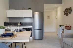 Frigorifero, microonde, forno, lavastoviglie