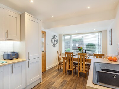 Broadacre House is a 3 bedroom holiday home sleeping up to 6 people.