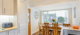 Broadacre House is a 3 bedroom holiday home sleeping up to 6 people.