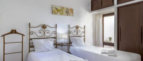 5 chambres, fer et planche à repasser, Wi-Fi gratuit, draps fournis