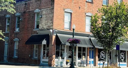 Pet-Friendly Historic Stay I Near Fold Lake, Depot Town & 10 Mins to Ann Arbor