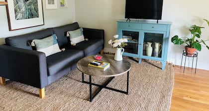 Pet-Friendly Historic Stay I Near Fold Lake, Depot Town & 10 Mins to Ann Arbor