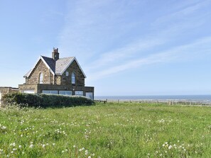 Exterior - 4 bedroom accommodation in Sandsend, near Whitby (Sandsend, near Whitby)