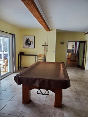 5 habitaciones, tabla de planchar con plancha y wifi gratis