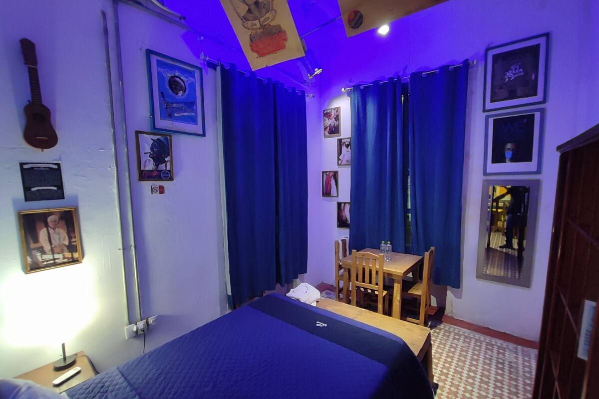 Design Double Room | Blackout drapes, iron/ironing board (on request), WiFi (free)
