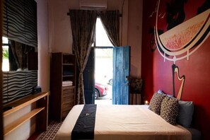 Design Double Room, 1 Queen Bed, Ground Floor | Individually decorated, individually furnished, blackout drapes - Chuchumbé (Veracruz)