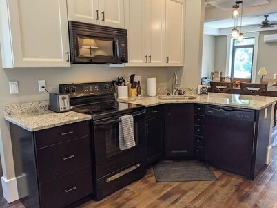 #209 Kings, River View, Deck, Bicentennial Park