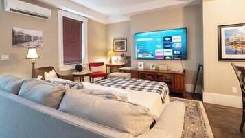5 bedrooms, iron/ironing board, free WiFi, bed sheets