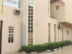 Exterior - Room-ambience Hotel Magodo - Deluxe (Lagos)