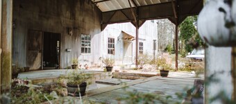 The Seed House: Renovated Octagonal Barn, Dog-friendly!