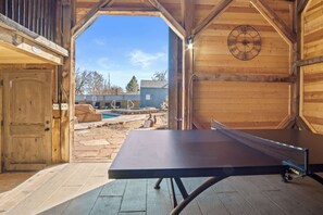 Dining - Luxe stay in Kanab with stargazing rooftop deck, pool & hot tub (Kanab)