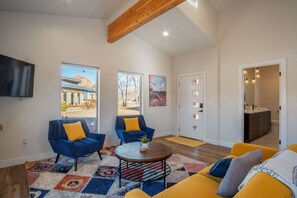 TV, offices - Luxe stay in Kanab with stargazing rooftop deck, pool & hot tub (Kanab)