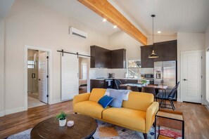 Unclassified image, 2 of 61, button