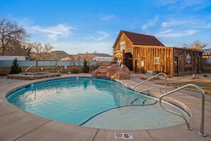 Pool - Luxe stay in Kanab with stargazing rooftop deck, pool & hot tub (Kanab)