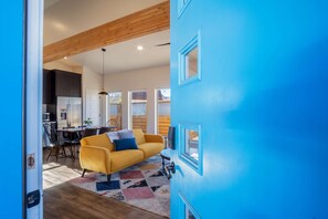 TV, offices - Luxe stay in Kanab with stargazing rooftop deck, pool & hot tub (Kanab)