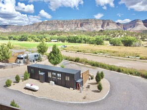 Property grounds - Cozy Single Container Retreat | 25 min to Zion NP (Orderville)