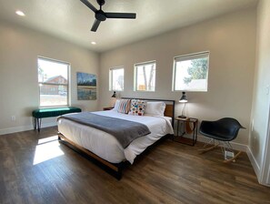 2 bedrooms, desk, iron/ironing board, travel crib - Private Resort near Zion National Park, Grand Canyon North Rim & Antelope Canyon (Kanab)