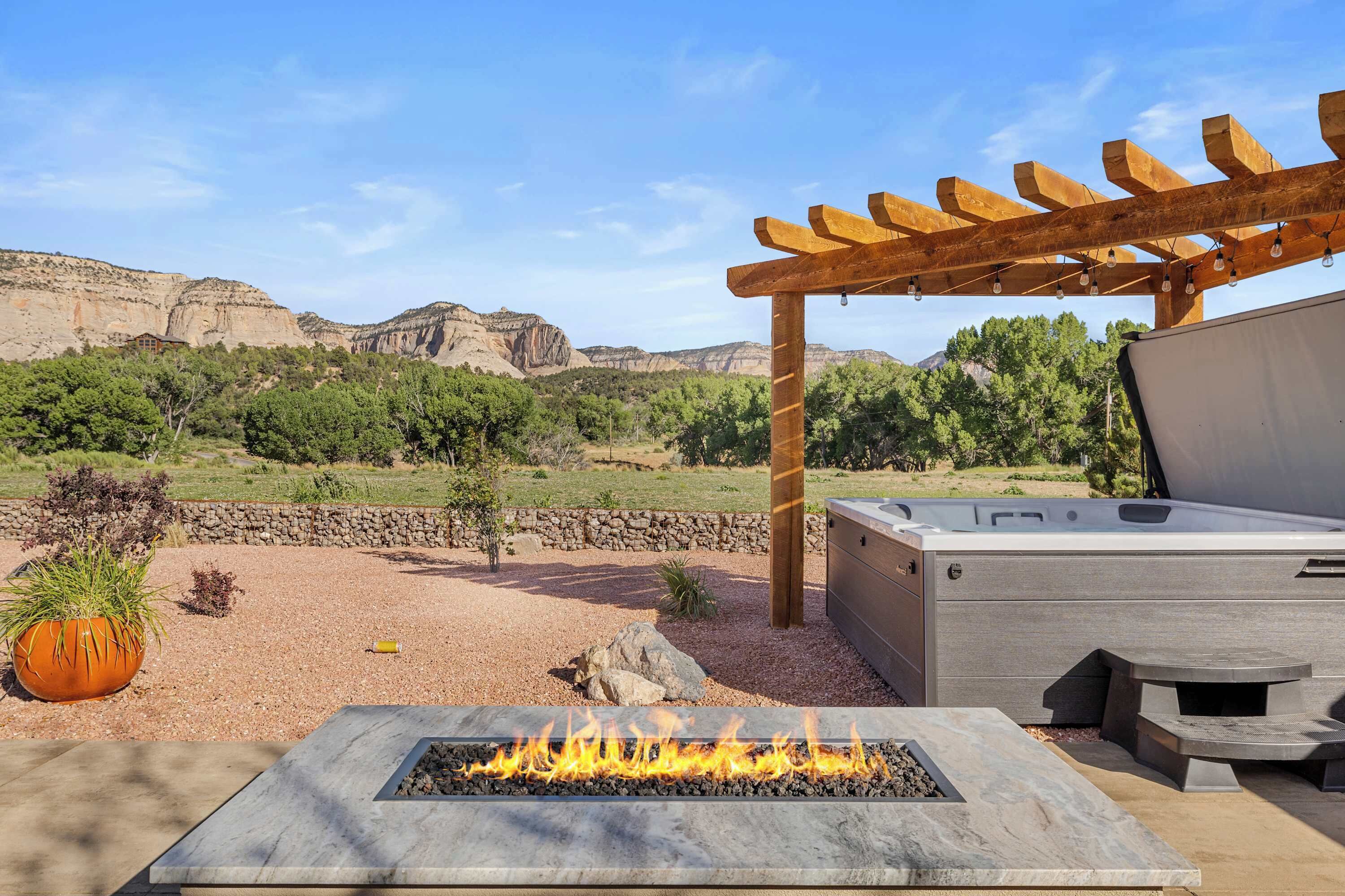Outdoor spa tub