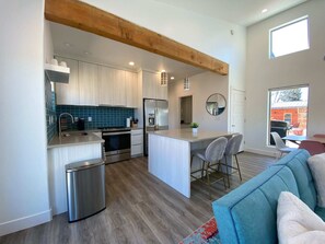 Fridge, microwave, oven, stovetop - Explore Kanab: Timber & Tin E 2BR Roof Deck, Pool, Hot Tub and Game Barn. Close (Kanab)