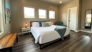 2 soverom, strykejern/-brett, reiseseng for barn og wi-fi