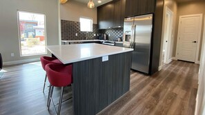 冰箱、微波炉、烤箱、炉灶