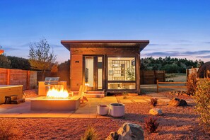 Terrace/patio - East Zion Designer Container Studio- Satori Zion (Orderville)