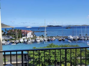 全景公寓客房, 1 張特大雙人床及 1 張梳化床, 海景 | 客房景觀