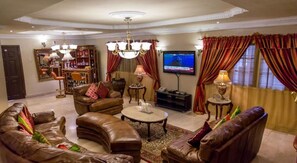 Room, 1 Bedroom, Accessible, Smoking | Living area