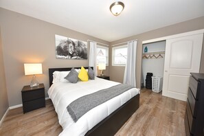 3 bedrooms, iron/ironing board, travel crib, free WiFi