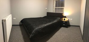4 chambres, fer et planche à repasser, draps fournis