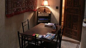 Zimmer, 1 Schlafzimmer, Raucher, Stadtblick | Esszimmer