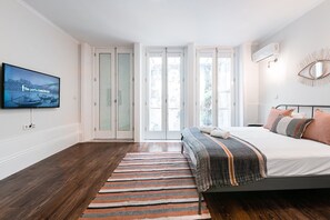 Desk, iron/ironing board, internet, bed sheets - GuestReady - Bourse Atelier (Porto)