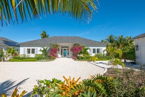 Exterior - The Sandbar Luxury Oceanfront Home, 5 Bedroom 5 Bath, Infinity Pool/Hot Tub (Exuma)
